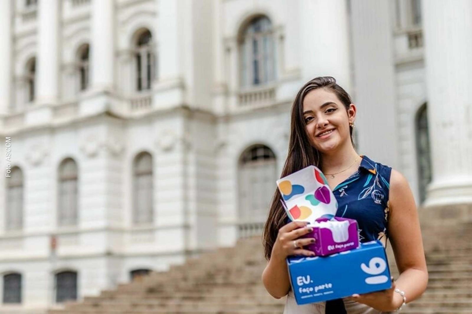 Brasileira criadora de absorventes íntimos biodegradáveis é finalista de prêmio internacional