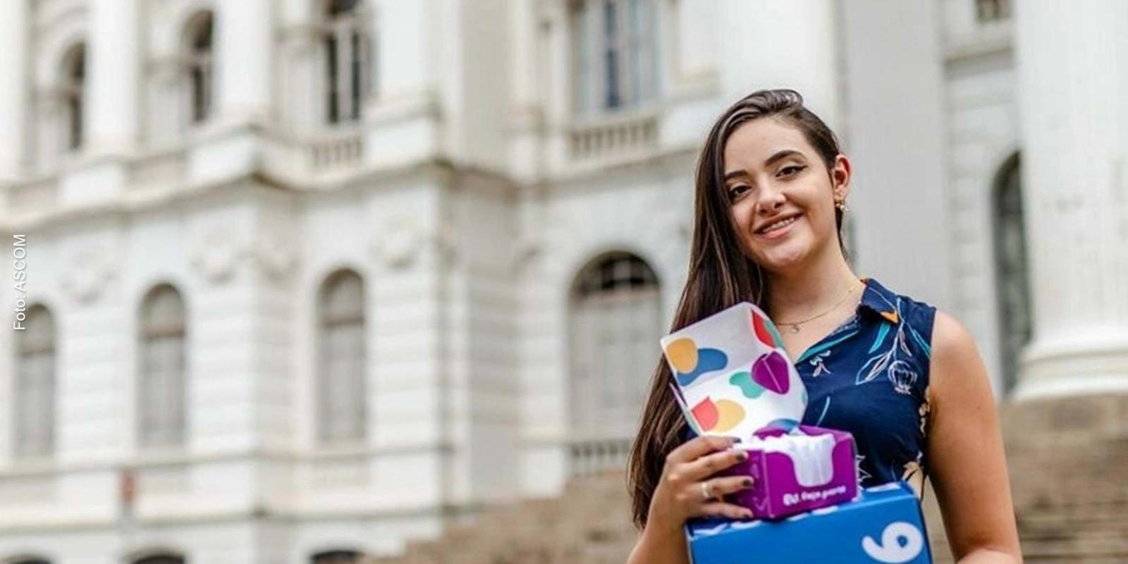 Brasileira criadora de absorventes íntimos biodegradáveis é finalista de prêmio internacional