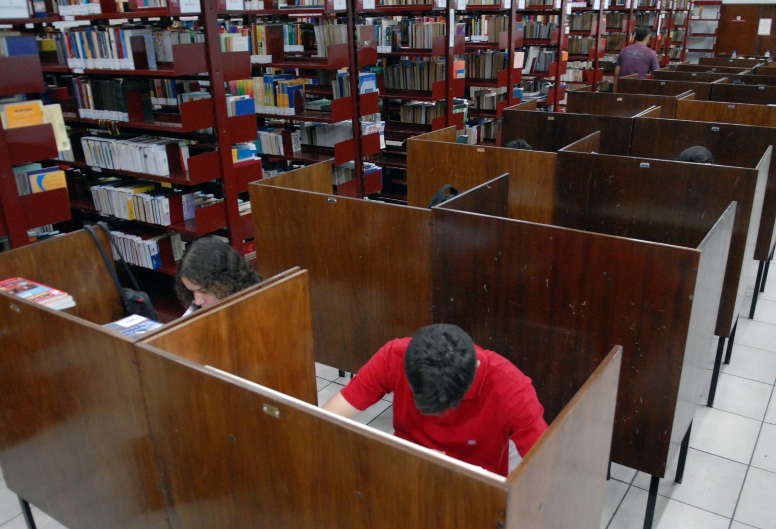 Falta de bibliotecas públicas no Brasil pode desestimular a leitura - Conexão - Canal Futura