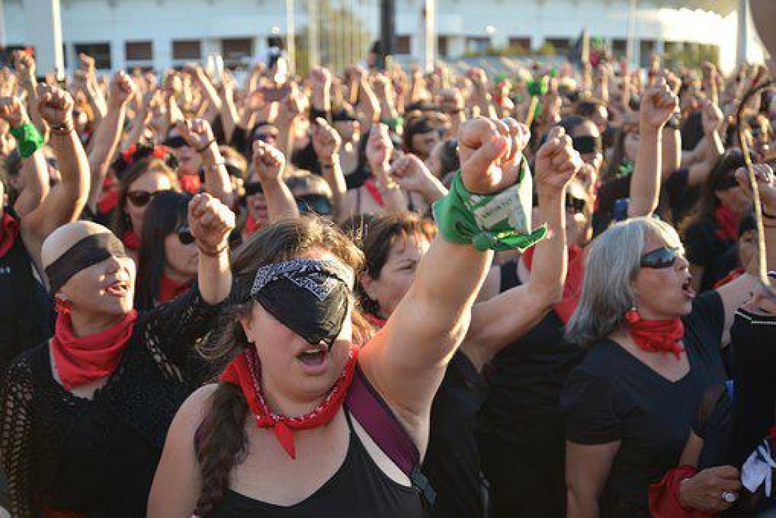 Representações Femininas Roteiristas De Ficção E Dade Estão Revendo As Representações De Grupos Femininos