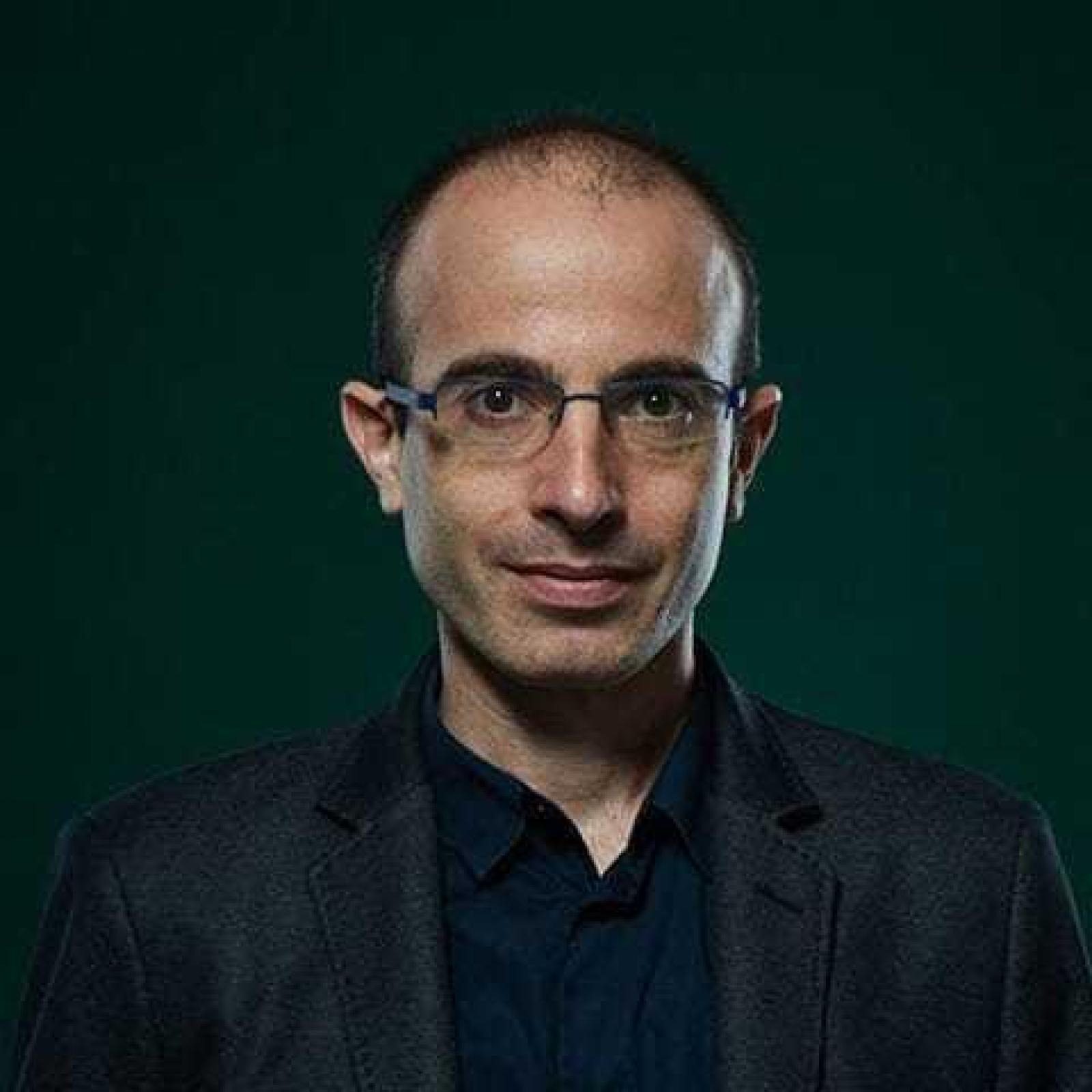 Yuval Harari fala sobre inteligência artificial e controle do governo